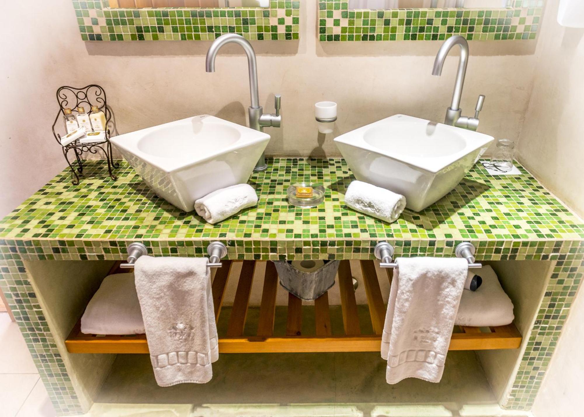 Lirolay Suites - Apart Hotel San Carlos de Bariloche Værelse billede