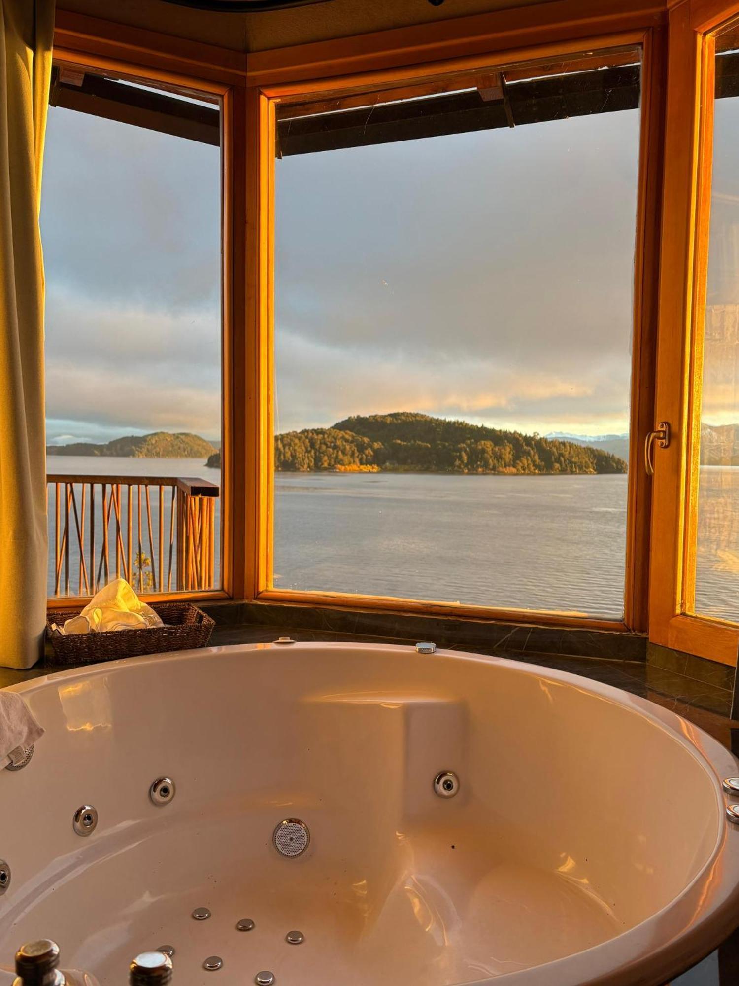 Lirolay Suites - Apart Hotel San Carlos de Bariloche Eksteriør billede